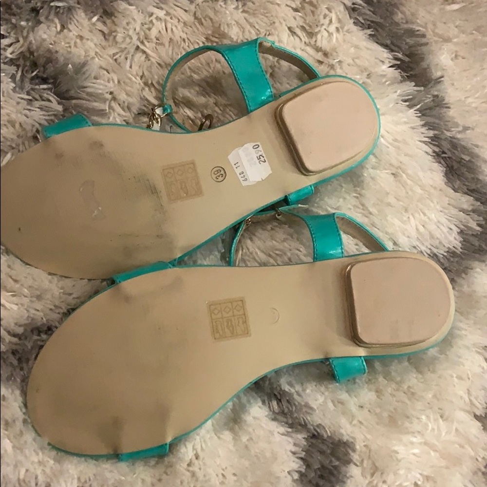Sandles - Picture 2 of 4